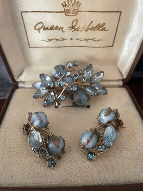 Vintage Light Blue and Gold Floral Jewelry Set - Brooch & Clip Earrings